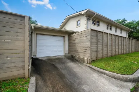 2 Cedar Lawn Drive N Galveston TX 77551