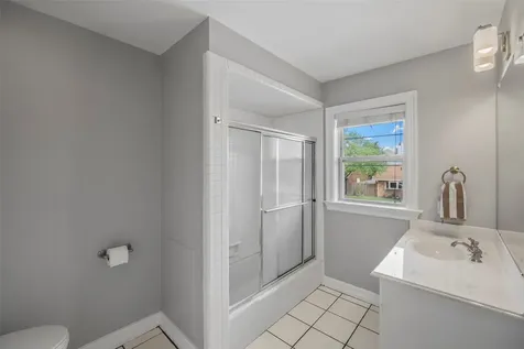 2 Cedar Lawn Drive N Galveston TX 77551