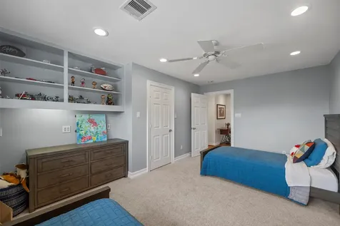 2 Cedar Lawn Drive N Galveston TX 77551