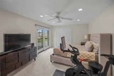 2 Cedar Lawn Drive N Galveston TX 77551
