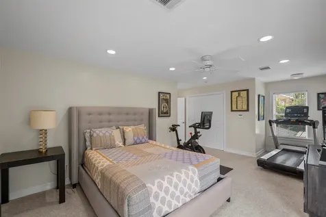 2 Cedar Lawn Drive N Galveston TX 77551