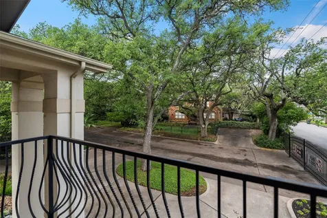 2 Cedar Lawn Drive N Galveston TX 77551