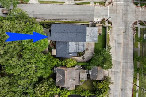 2 Cedar Lawn Drive N Galveston TX 77551