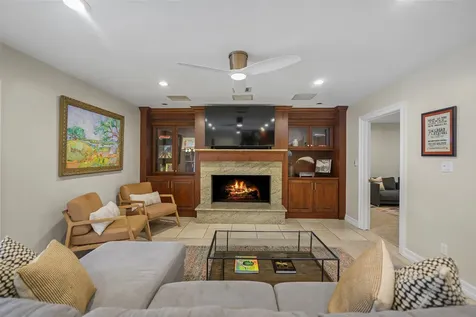 2 Cedar Lawn Drive N Galveston TX 77551