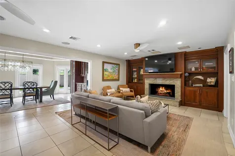 2 Cedar Lawn Drive N Galveston TX 77551