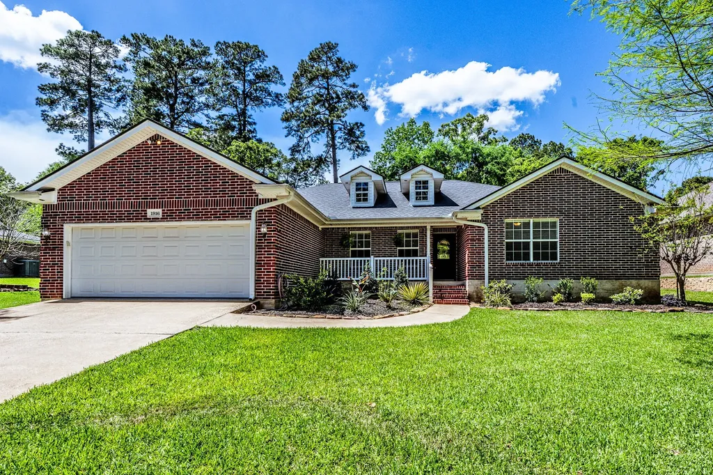 1916 Greentree Drive Huntsville TX 77340