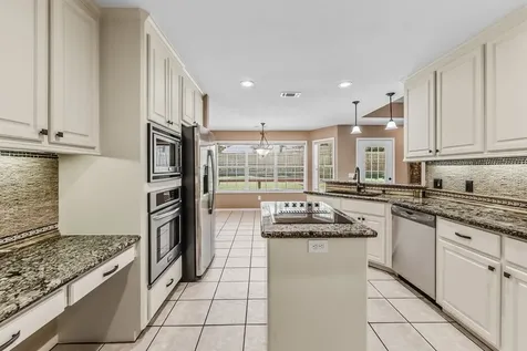1916 Greentree Drive Huntsville TX 77340