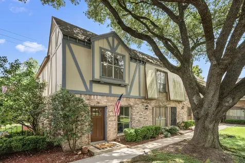 14703 Barryknoll Lane 26 Houston TX 77079