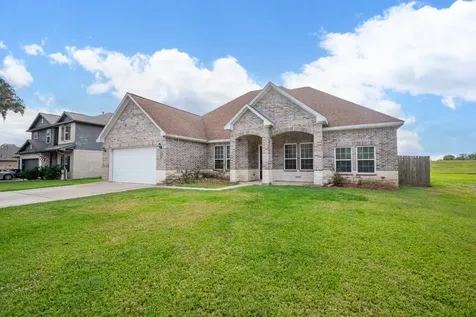 2040 Twin Lakes Boulevard West Columbia TX 77486