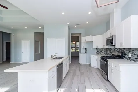 2040 Twin Lakes Boulevard West Columbia TX 77486