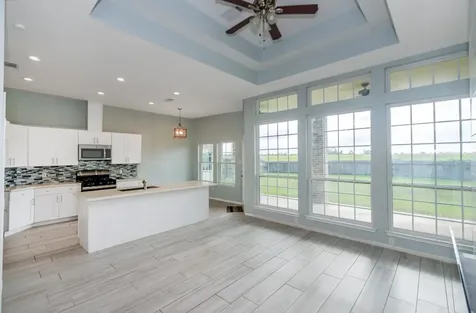 2040 Twin Lakes Boulevard West Columbia TX 77486
