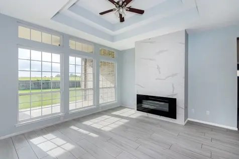 2040 Twin Lakes Boulevard West Columbia TX 77486