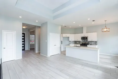 2040 Twin Lakes Boulevard West Columbia TX 77486