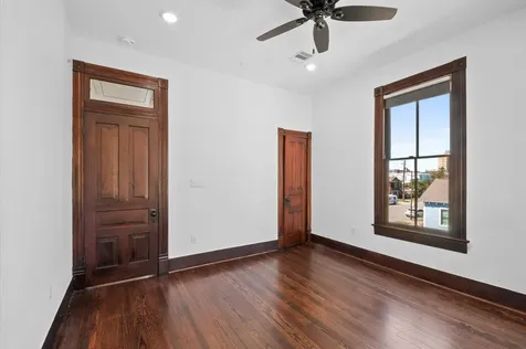 902 9th Street Galveston TX 77550