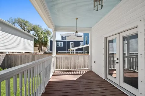 902 9th Street Galveston TX 77550