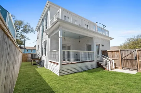902 9th Street Galveston TX 77550