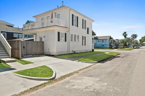 902 9th Street Galveston TX 77550