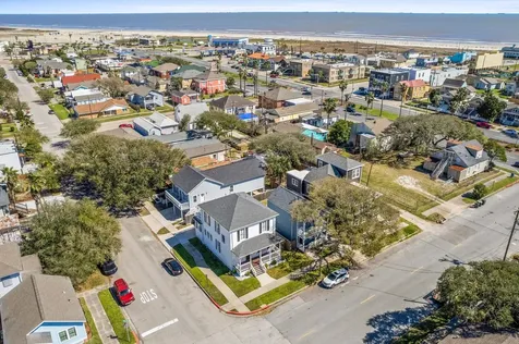 902 9th Street Galveston TX 77550