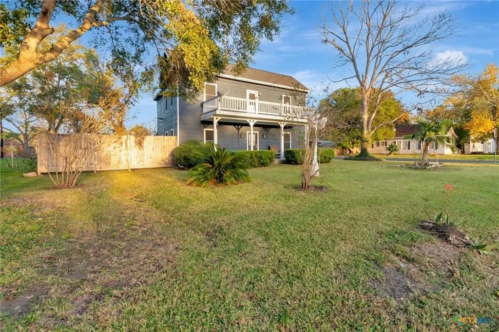 411 S Washington Street El Campo TX 77437