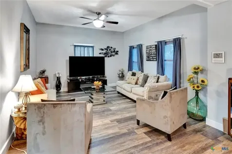 411 S Washington Street El Campo TX 77437