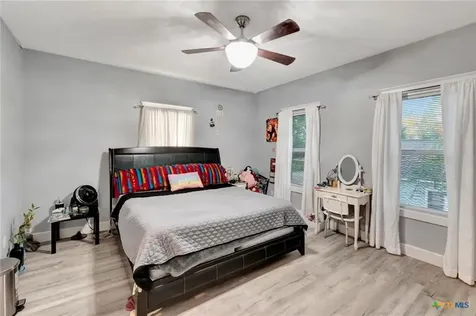 411 S Washington Street El Campo TX 77437