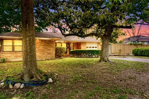 2211 Hialeah Drive Houston TX 77018