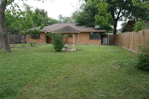 2211 Hialeah Drive Houston TX 77018