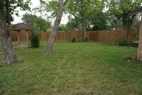 2211 Hialeah Drive Houston TX 77018
