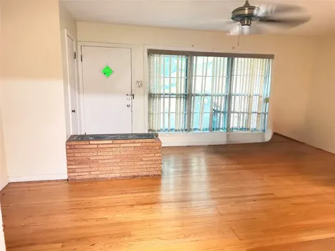 2211 Hialeah Drive Houston TX 77018
