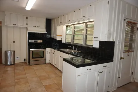 2211 Hialeah Drive Houston TX 77018