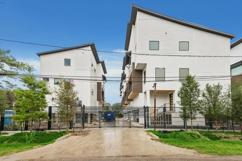 1034 W 17th Street A Houston TX 77008