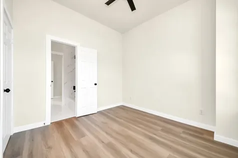 8025 Peachtree Street C Houston TX 77016