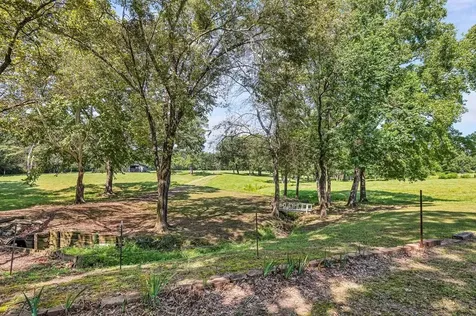 249 Cr 350 Broaddus TX 75929
