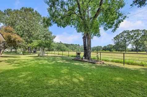 249 Cr 350 Broaddus TX 75929