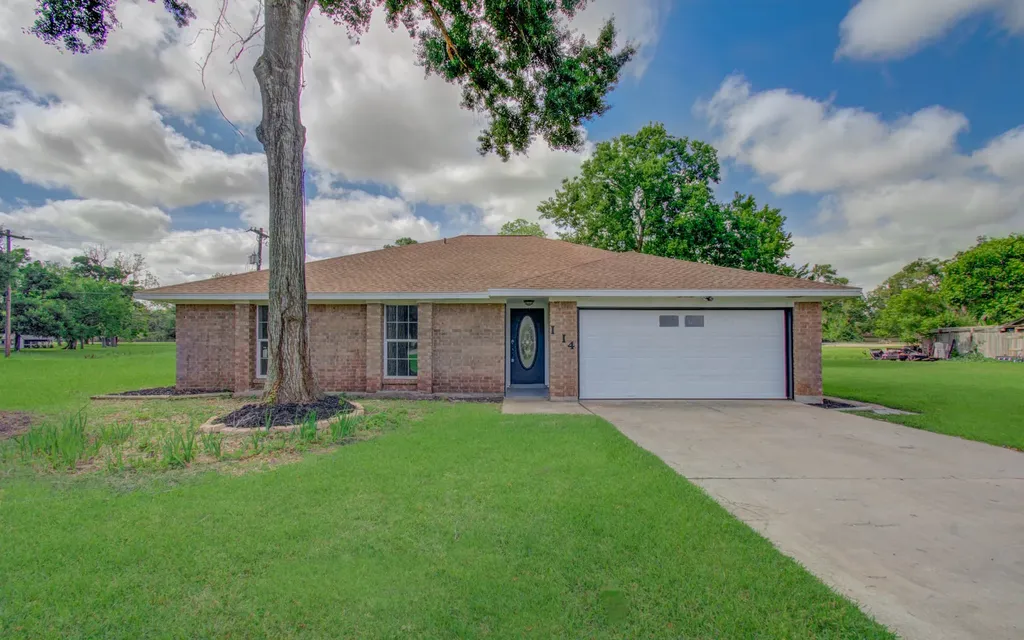 114 Swiss Lane Clute TX 77531