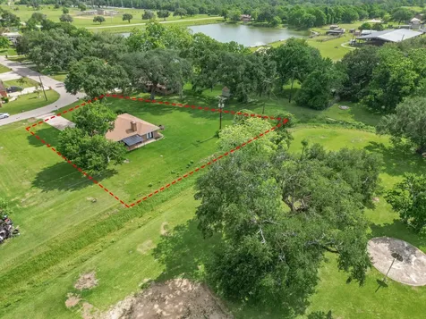114 Swiss Lane Clute TX 77531
