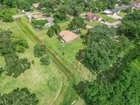 114 Swiss Lane Clute TX 77531
