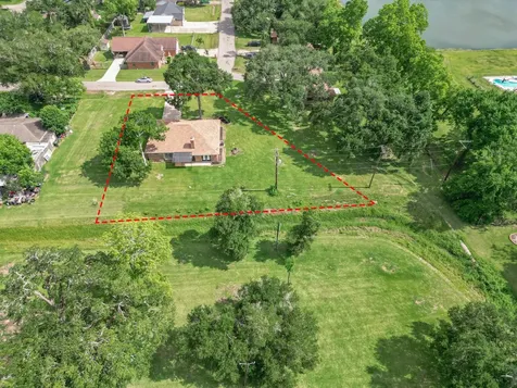 114 Swiss Lane Clute TX 77531