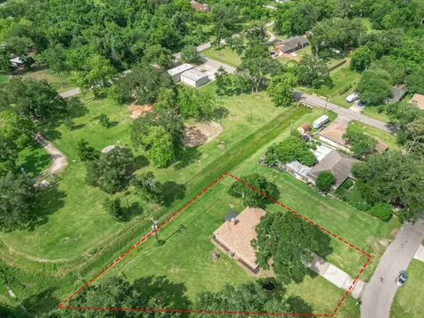 114 Swiss Lane Clute TX 77531