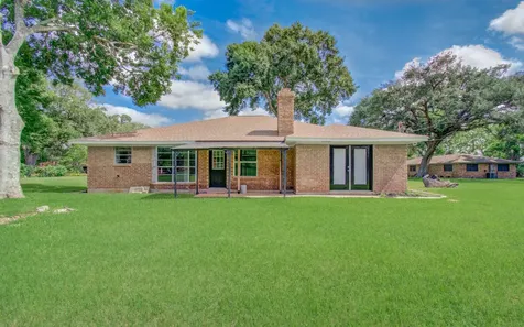 114 Swiss Lane Clute TX 77531