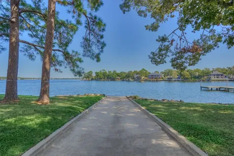 1428 Bowsprit Point Willis TX 77318