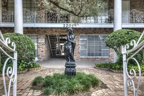 2201 Fountain View Drive W 14j Houston TX 77057
