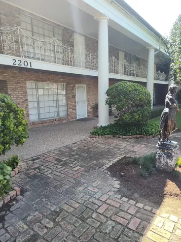 2201 Fountain View Drive W 14j Houston TX 77057