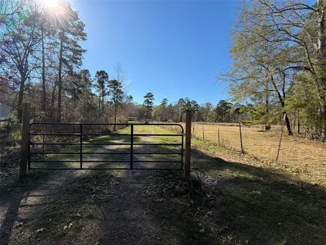 397 County Road 2117 Cleveland TX 77327