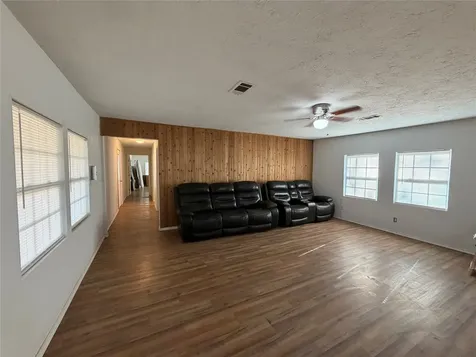 397 County Road 2117 Cleveland TX 77327