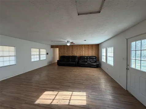 397 County Road 2117 Cleveland TX 77327