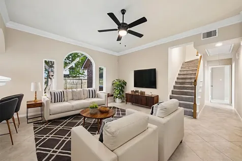 723 Lochnell Drive Houston TX 77062