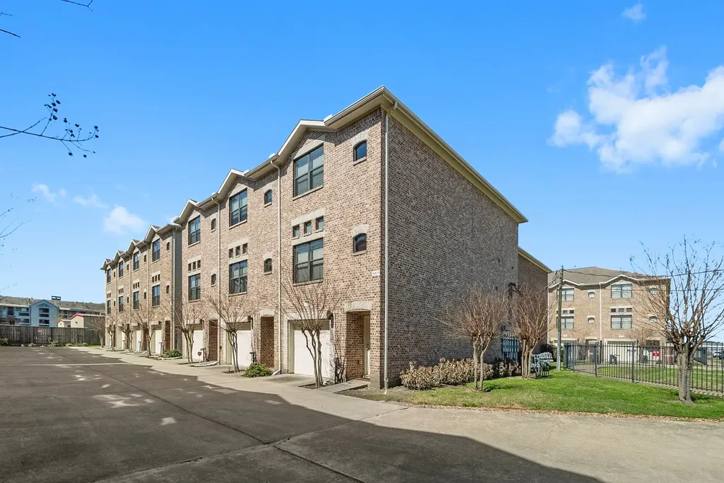 2710 Hullsmith Drive 1301 Houston TX 77063