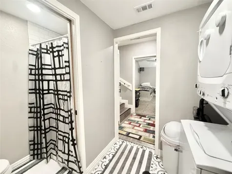 2043 Des Jardines Street Houston TX 77023