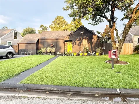 2043 Des Jardines Street Houston TX 77023